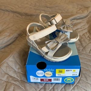 NIB Stride Rite 5M white shoes  with silver bow